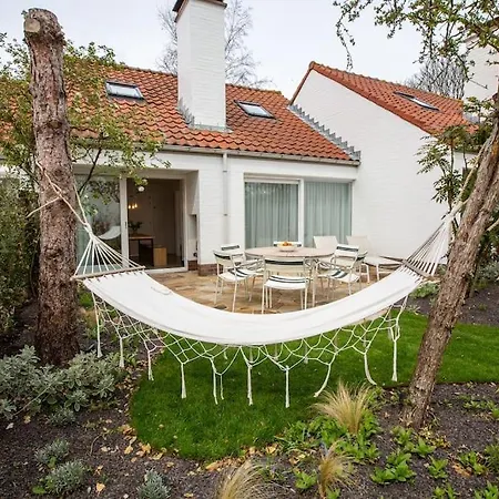 別荘 'a Little White House With A Tree By The Sea' With By Bloss *