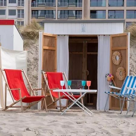 別荘 'a Little White House With A Tree By The Sea' With By Bloss ニーウポールト