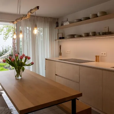 'a Little White House With A Tree By The Sea' With By Bloss 別荘 *