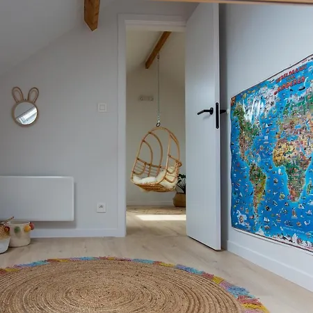 'a Little White House With A Tree By The Sea' With By Bloss 別荘 ニーウポールト