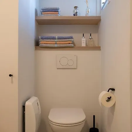 'a Little White House With A Tree By The Sea' With By Bloss 別荘 *